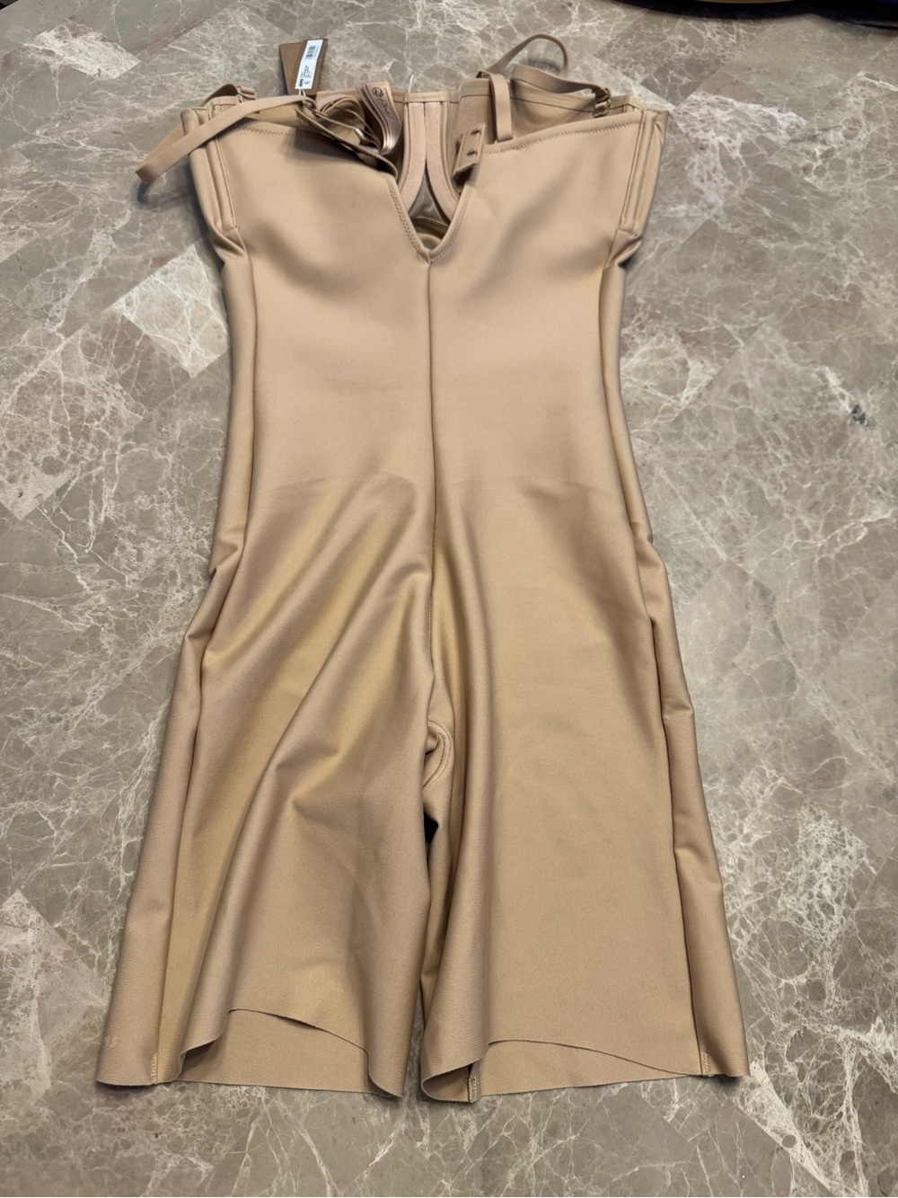 Skims Body Core Sculpt
Underwire Mid Thigh Bodysuit Small - Picture 5 of 9